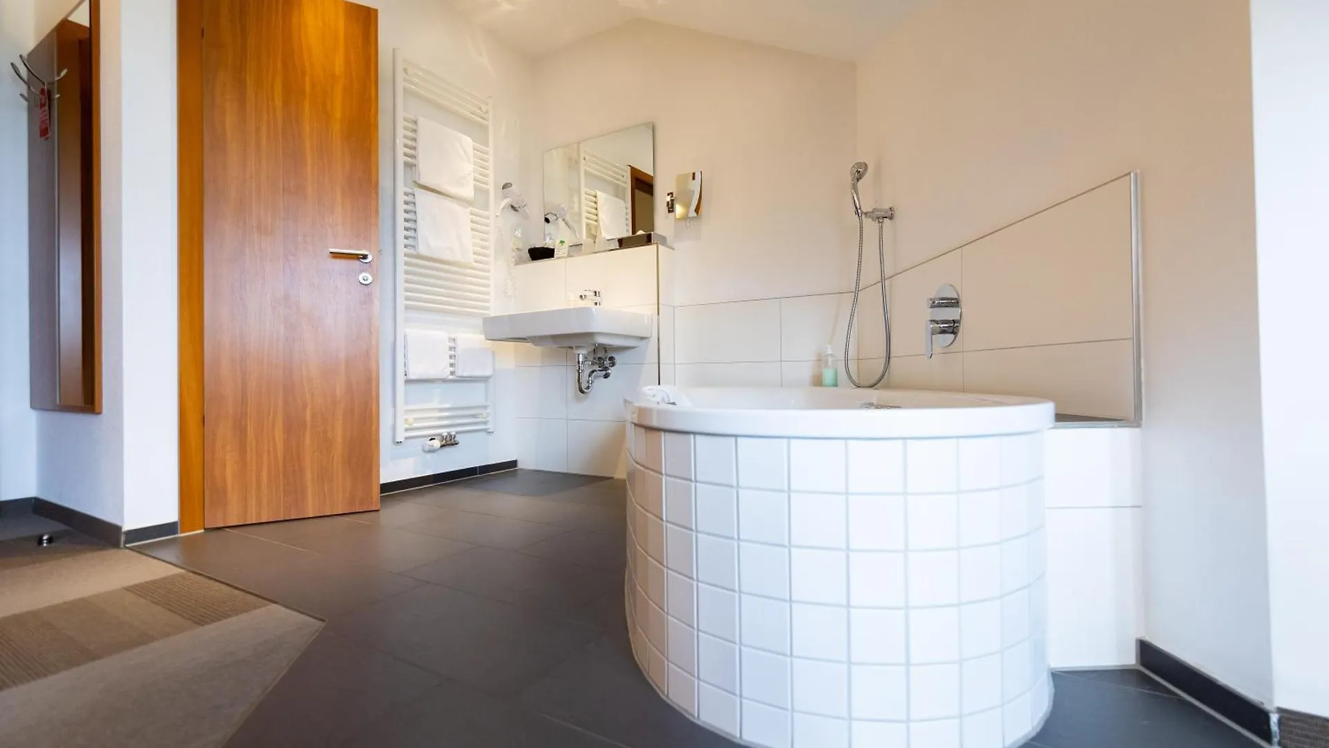 Hotel Darstein Altrip 4*,